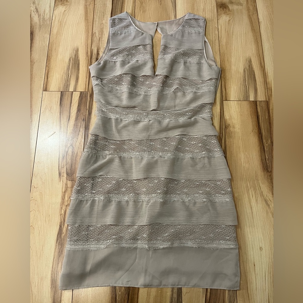BCBG MaxAzria Fionna Champagne Tiered Lace Illusion Cocktail Party Dress Sz 0